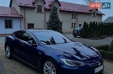 Лифтбек Tesla Model S 2016 в Львове