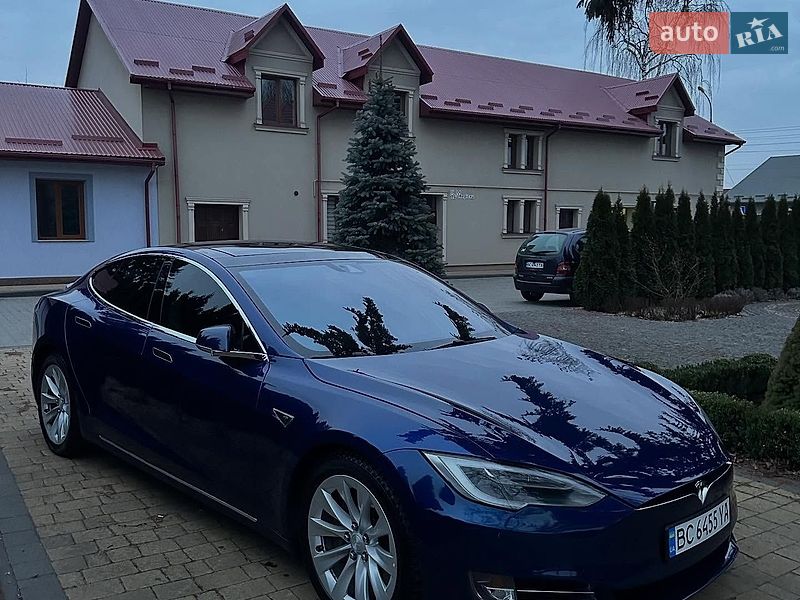 Лифтбек Tesla Model S 2016 в Львове