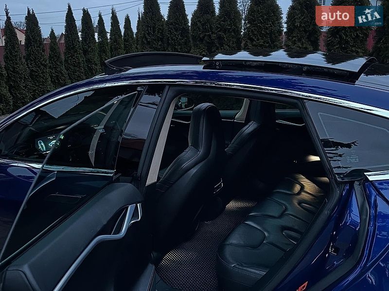 Лифтбек Tesla Model S 2016 в Львове