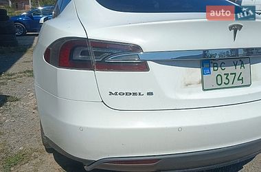Лифтбек Tesla Model S 2015 в Львове