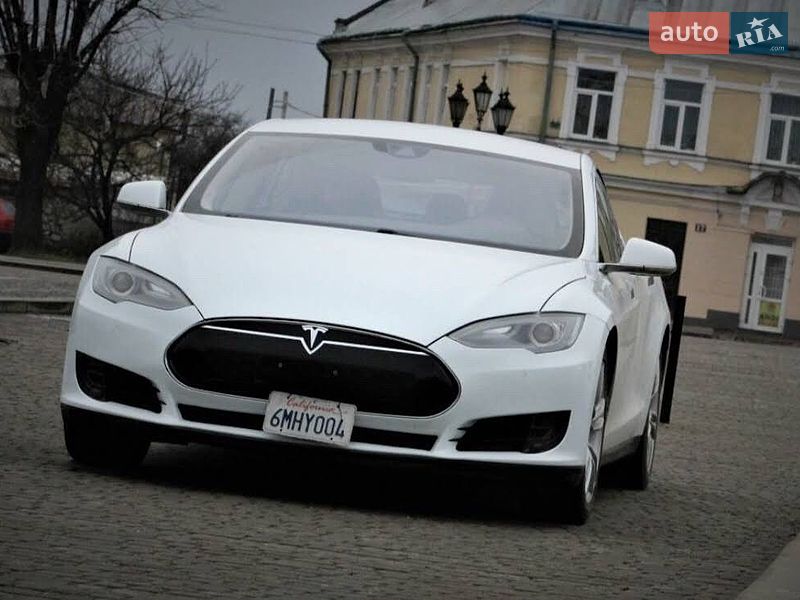 Tesla Model S 2015