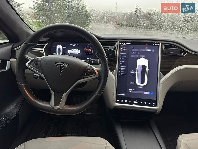 Ліфтбек Tesla Model S 2016 в Києві