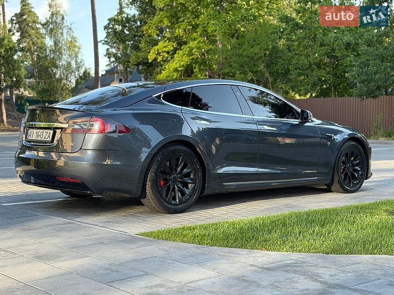 Ліфтбек Tesla Model S 2017 в Києві