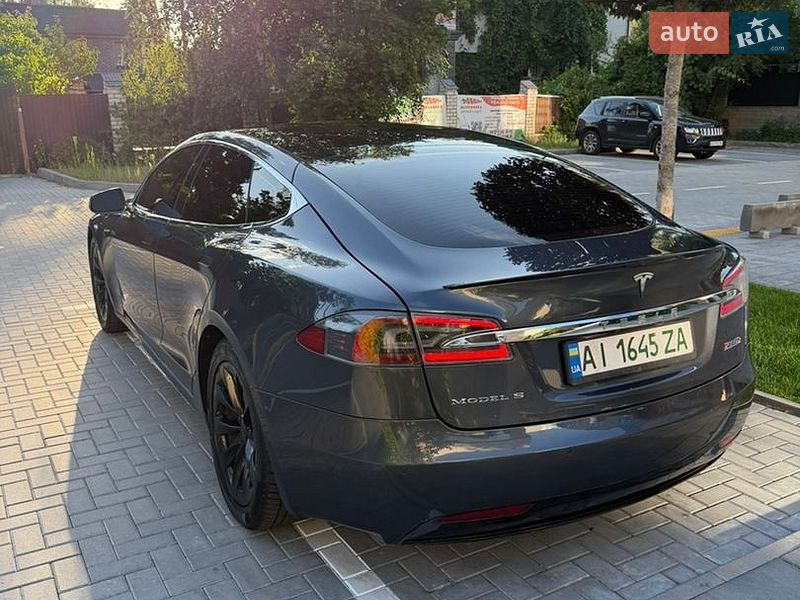 Ліфтбек Tesla Model S 2017 в Києві