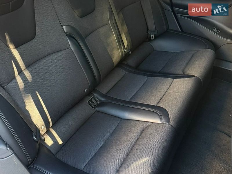 Ліфтбек Tesla Model S 2017 в Києві