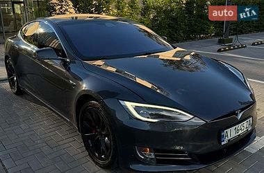Ліфтбек Tesla Model S 2017 в Києві