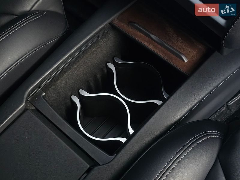 Ліфтбек Tesla Model S 2018 в Костопілі фото 47 Ліфтбек Tesla Model S 2018 в Костопілі
