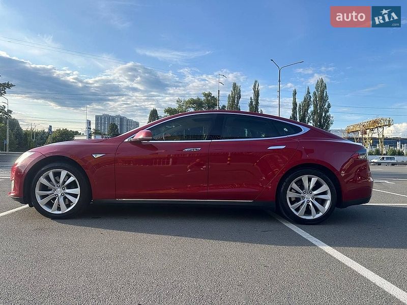 Ліфтбек Tesla Model S 2015 в Києві фото Ліфтбек Tesla Model S 2015 в Києві