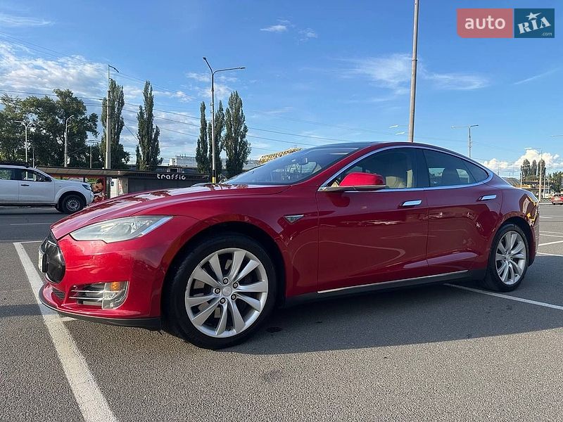 Ліфтбек Tesla Model S 2015 в Києві фото 4 Ліфтбек Tesla Model S 2015 в Києві