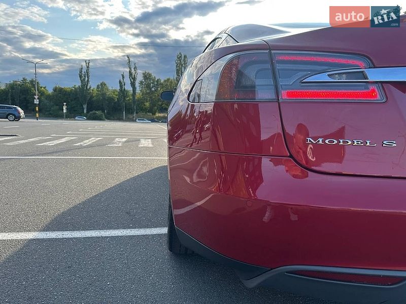 Ліфтбек Tesla Model S 2015 в Києві фото 6 Ліфтбек Tesla Model S 2015 в Києві