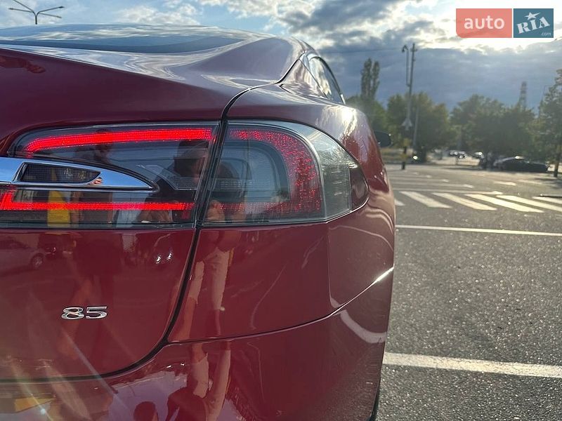 Ліфтбек Tesla Model S 2015 в Києві фото 7 Ліфтбек Tesla Model S 2015 в Києві