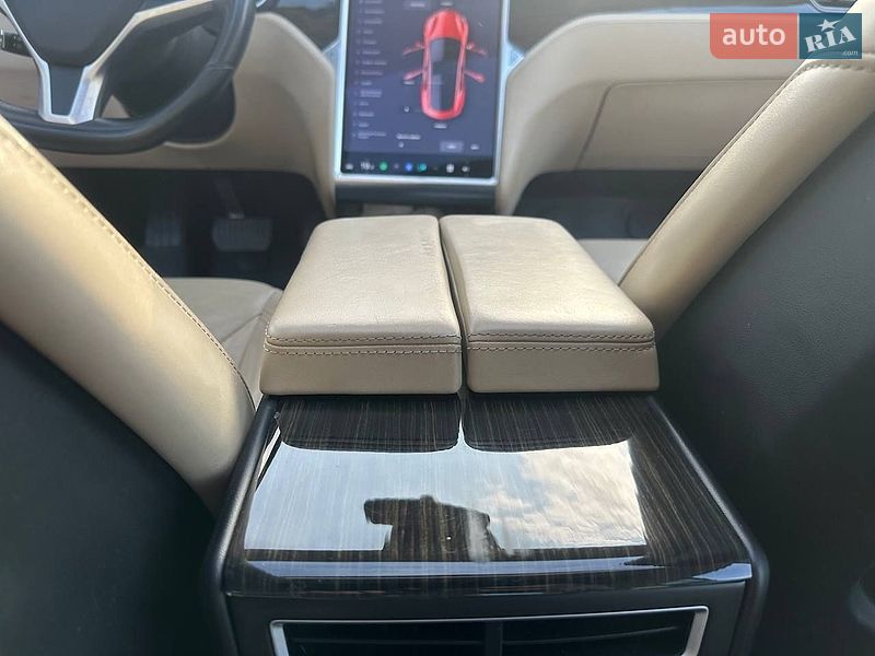 Ліфтбек Tesla Model S 2015 в Києві фото 16 Ліфтбек Tesla Model S 2015 в Києві