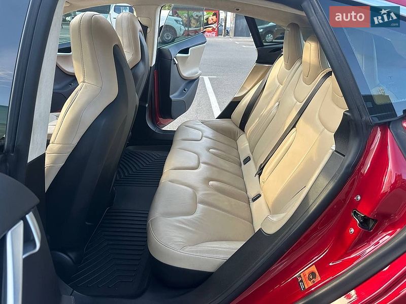 Ліфтбек Tesla Model S 2015 в Києві фото 17 Ліфтбек Tesla Model S 2015 в Києві