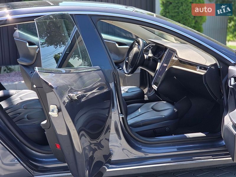 Лифтбек Tesla Model S 2014 в Тернополе