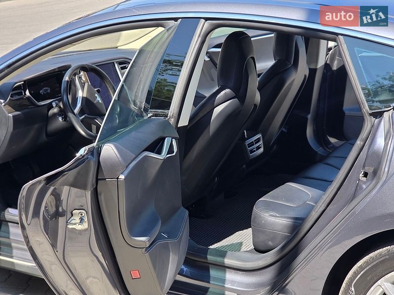 Лифтбек Tesla Model S 2014 в Тернополе
