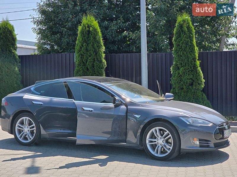 Лифтбек Tesla Model S 2014 в Тернополе