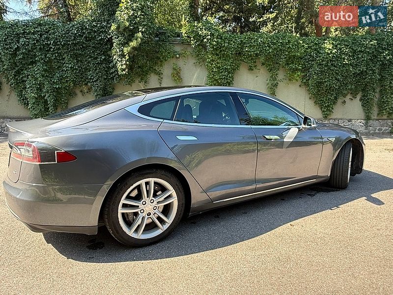 Лифтбек Tesla Model S 2013 в Харькове