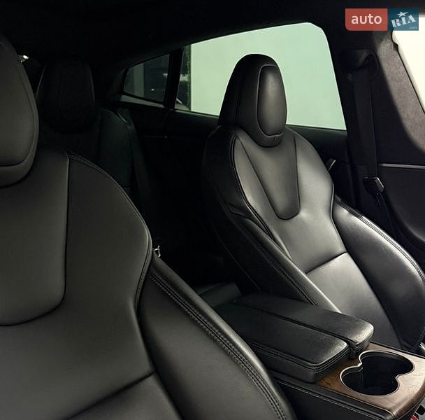 Лифтбек Tesla Model S 2020 в Одессе