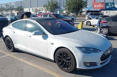 Лифтбек Tesla Model S 2014 в Львове