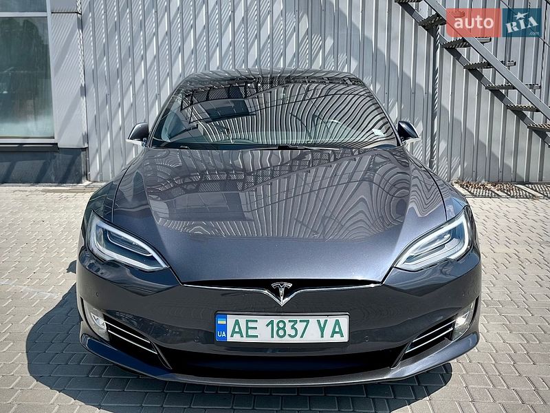 Ліфтбек Tesla Model S 2019 в Дніпрі