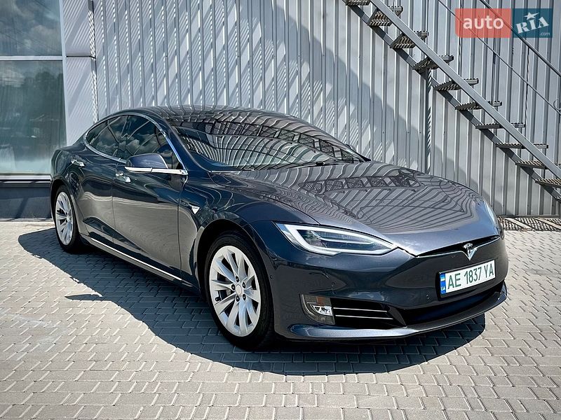 Tesla Model S 2019