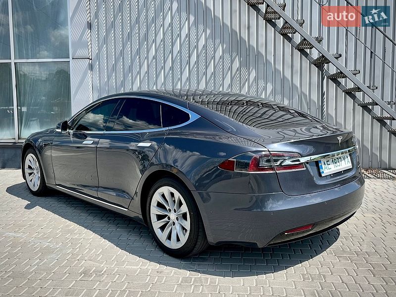 Ліфтбек Tesla Model S 2019 в Дніпрі