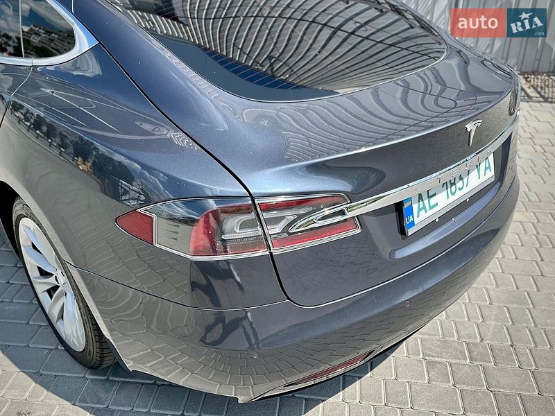 Ліфтбек Tesla Model S 2019 в Дніпрі