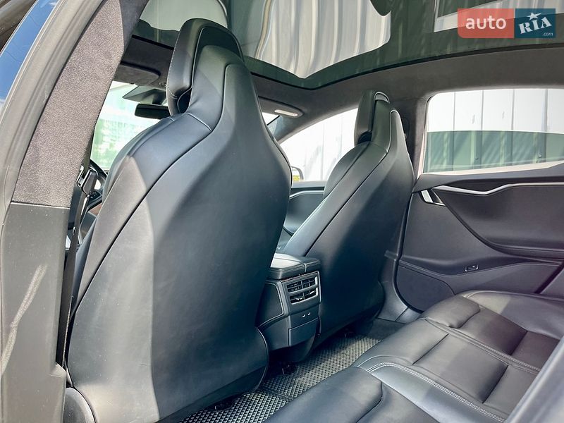 Ліфтбек Tesla Model S 2019 в Дніпрі