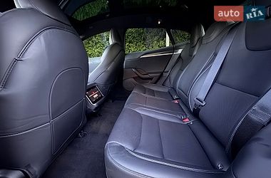 Лифтбек Tesla Model S 2022 в Киеве