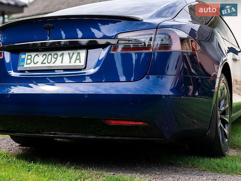 Лифтбек Tesla Model S 2019 в Львове