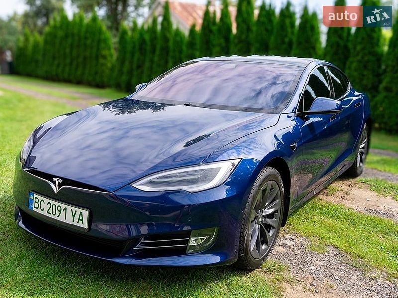 Лифтбек Tesla Model S 2019 в Львове