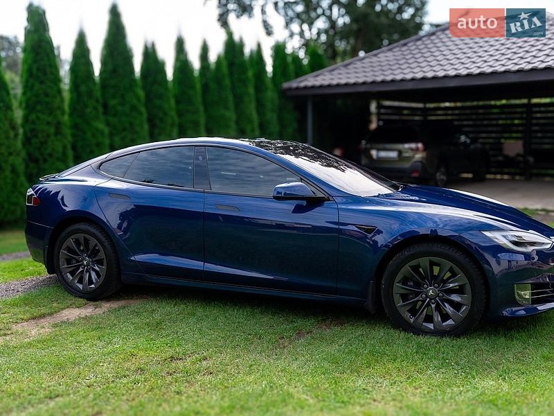 Лифтбек Tesla Model S 2019 в Львове