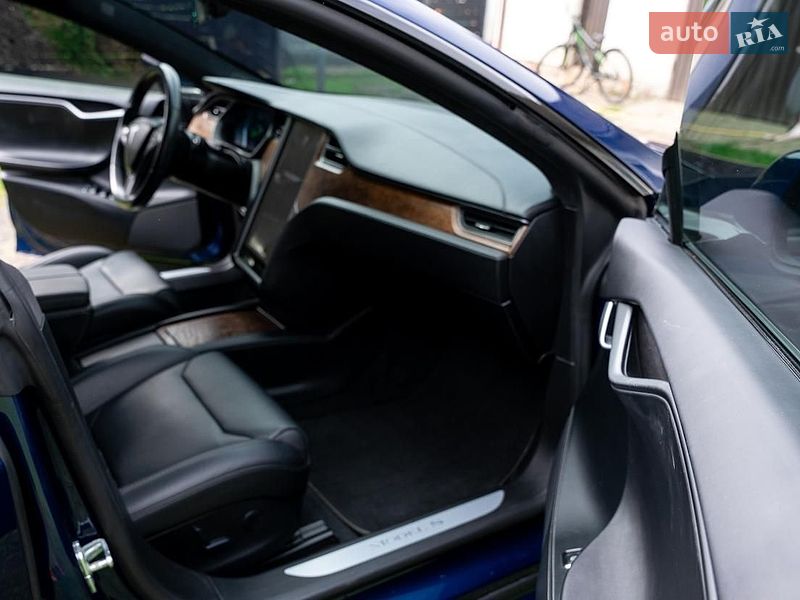 Лифтбек Tesla Model S 2019 в Львове