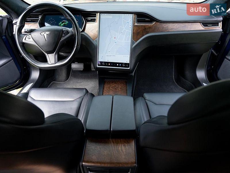 Лифтбек Tesla Model S 2019 в Львове