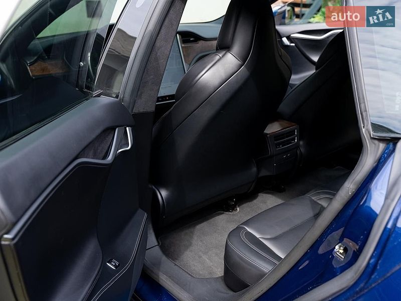 Лифтбек Tesla Model S 2019 в Львове