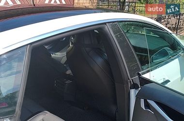 Лифтбек Tesla Model S 2018 в Нововолынске