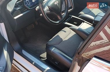 Лифтбек Tesla Model S 2018 в Нововолынске