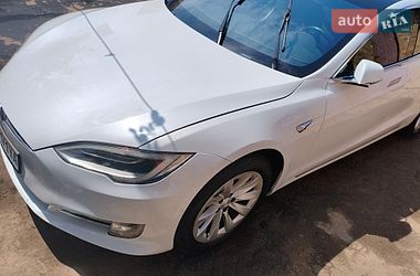 Лифтбек Tesla Model S 2018 в Нововолынске