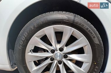 Лифтбек Tesla Model S 2018 в Нововолынске