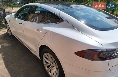Лифтбек Tesla Model S 2018 в Нововолынске