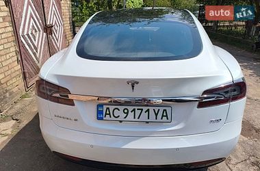 Лифтбек Tesla Model S 2018 в Нововолынске