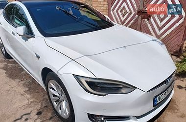 Лифтбек Tesla Model S 2018 в Нововолынске