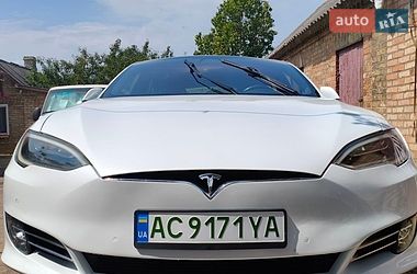 Лифтбек Tesla Model S 2018 в Нововолынске