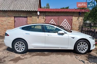 Лифтбек Tesla Model S 2018 в Нововолынске