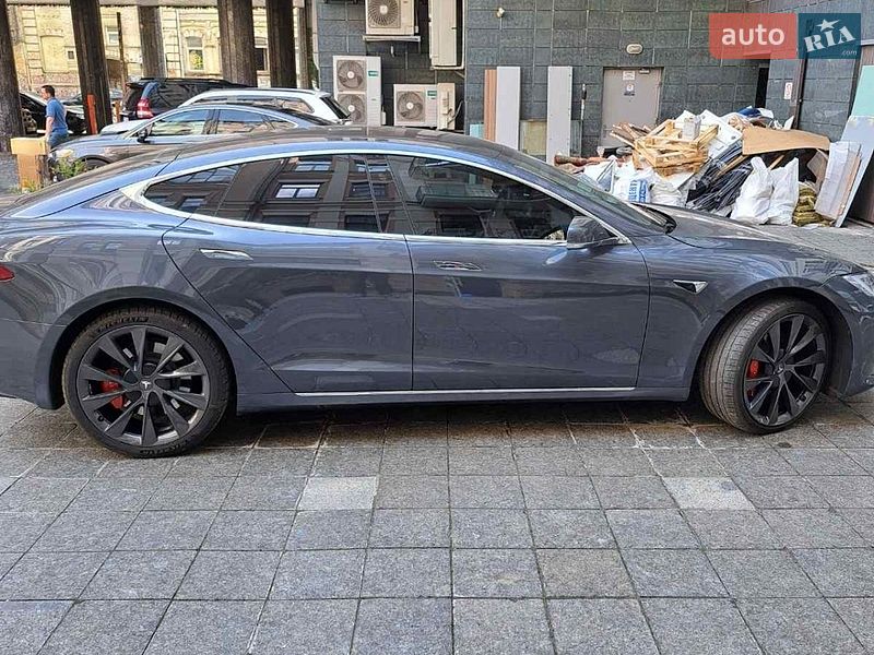 Ліфтбек Tesla Model S 2020 в Києві