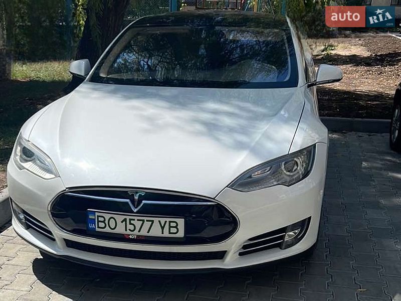 Лифтбек Tesla Model S 2013 в Тернополе фото Лифтбек Tesla Model S 2013 в Тернополе