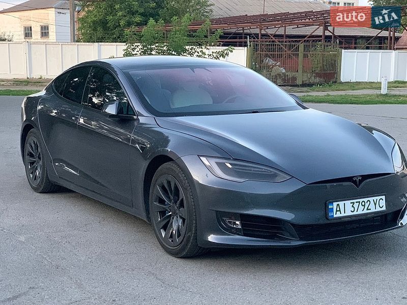 Лифтбек Tesla Model S 2017 в Сквире