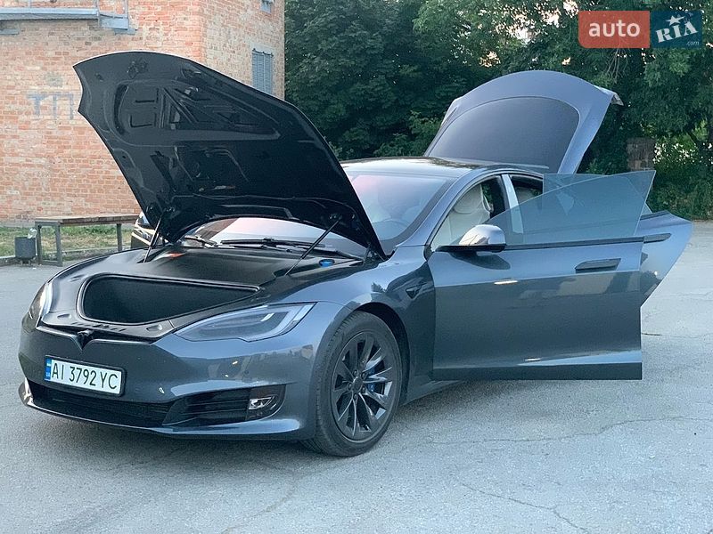 Лифтбек Tesla Model S 2017 в Сквире
