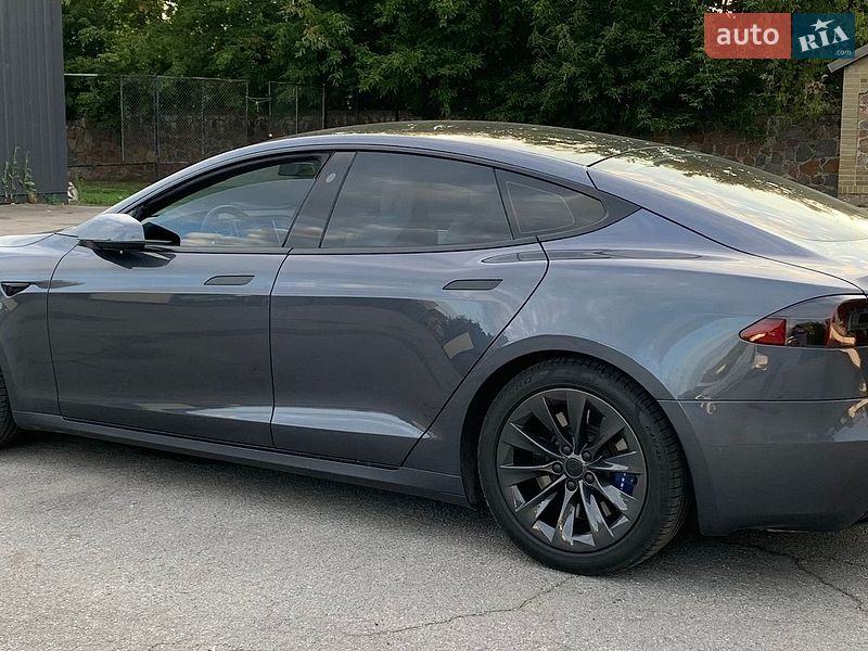 Лифтбек Tesla Model S 2017 в Сквире