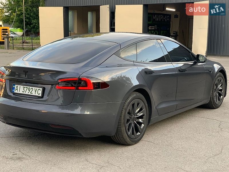 Лифтбек Tesla Model S 2017 в Сквире